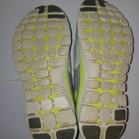 Nike womens grey and lime green running shoes - Picture 4 of 4